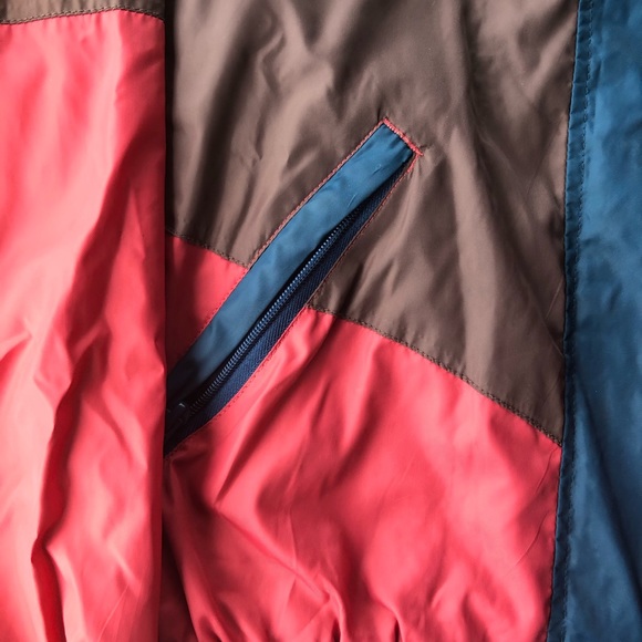 NIKITA Windbreaker Jacket - Picture 4 of 7